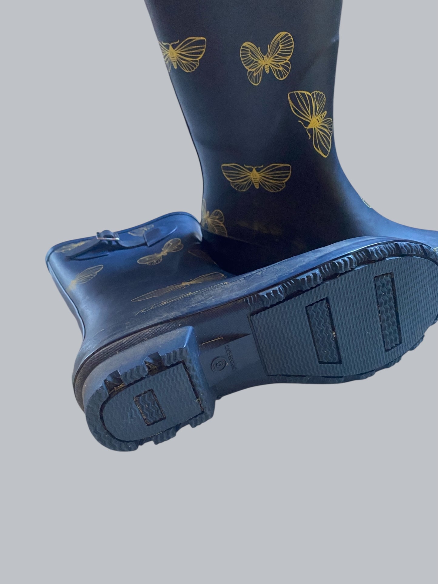 Butterlfy print navy rubber boots size 6 women's | Time and Tru