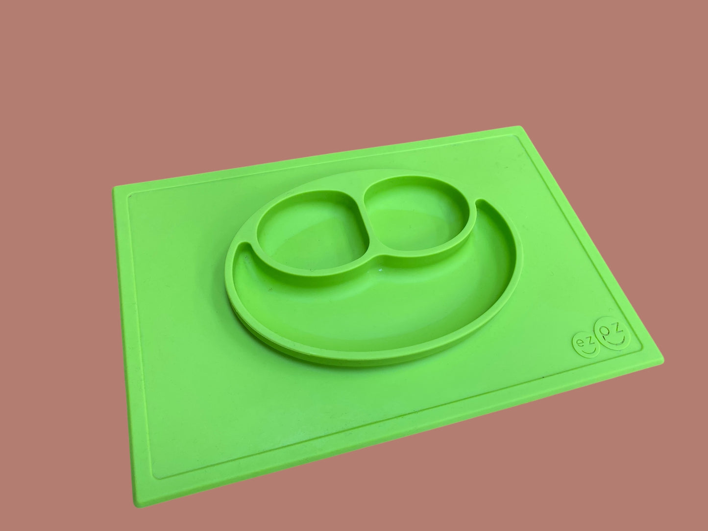 Large green happy mat silicone plate | Ezpz