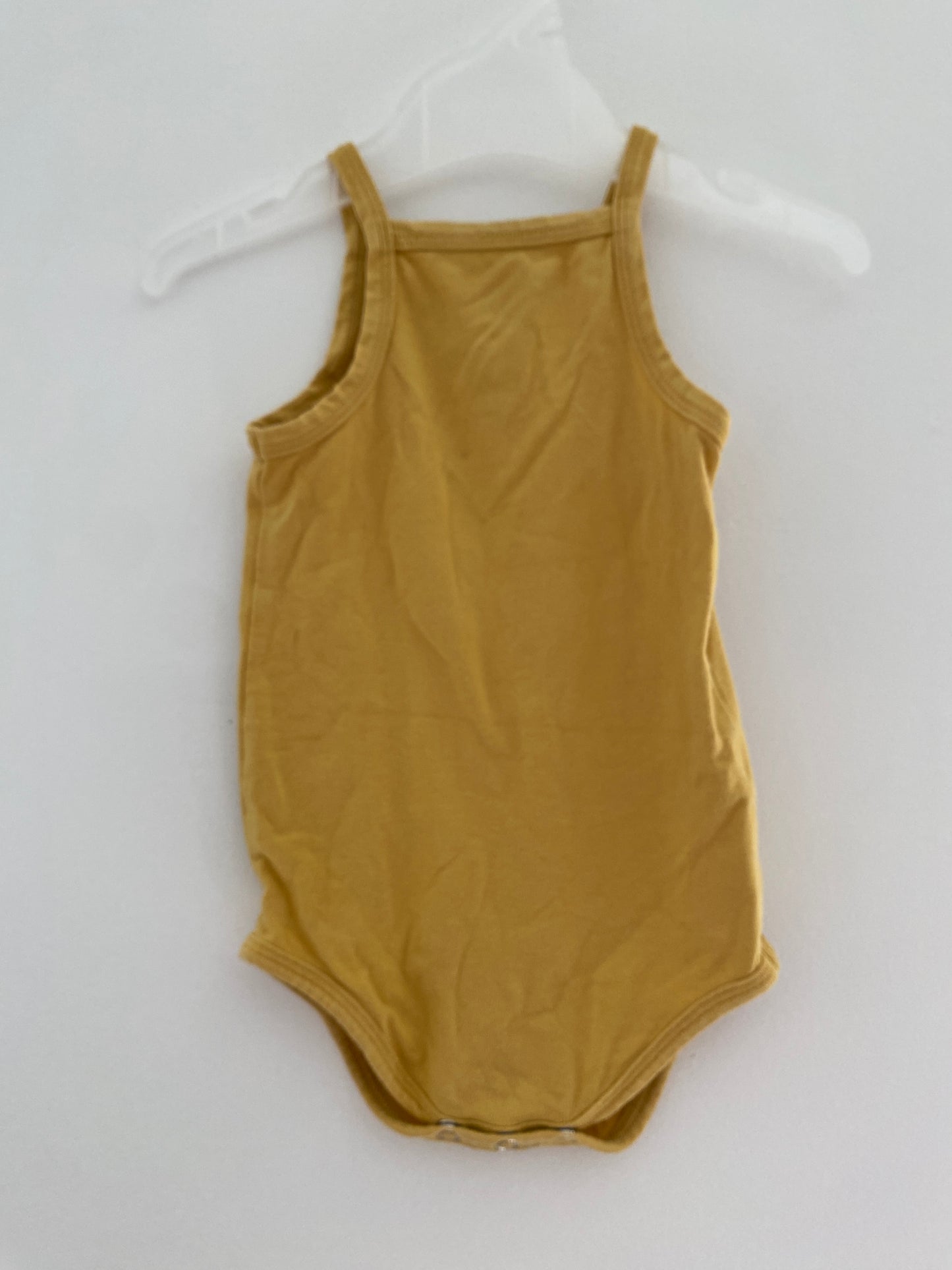 Yellow onesie 6-12m / Aro