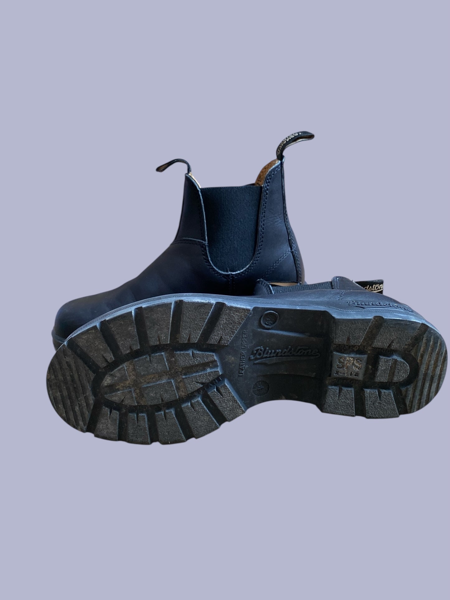 Black leather Chelsea boots women’s 9.5 (40 EU) | Blundstones