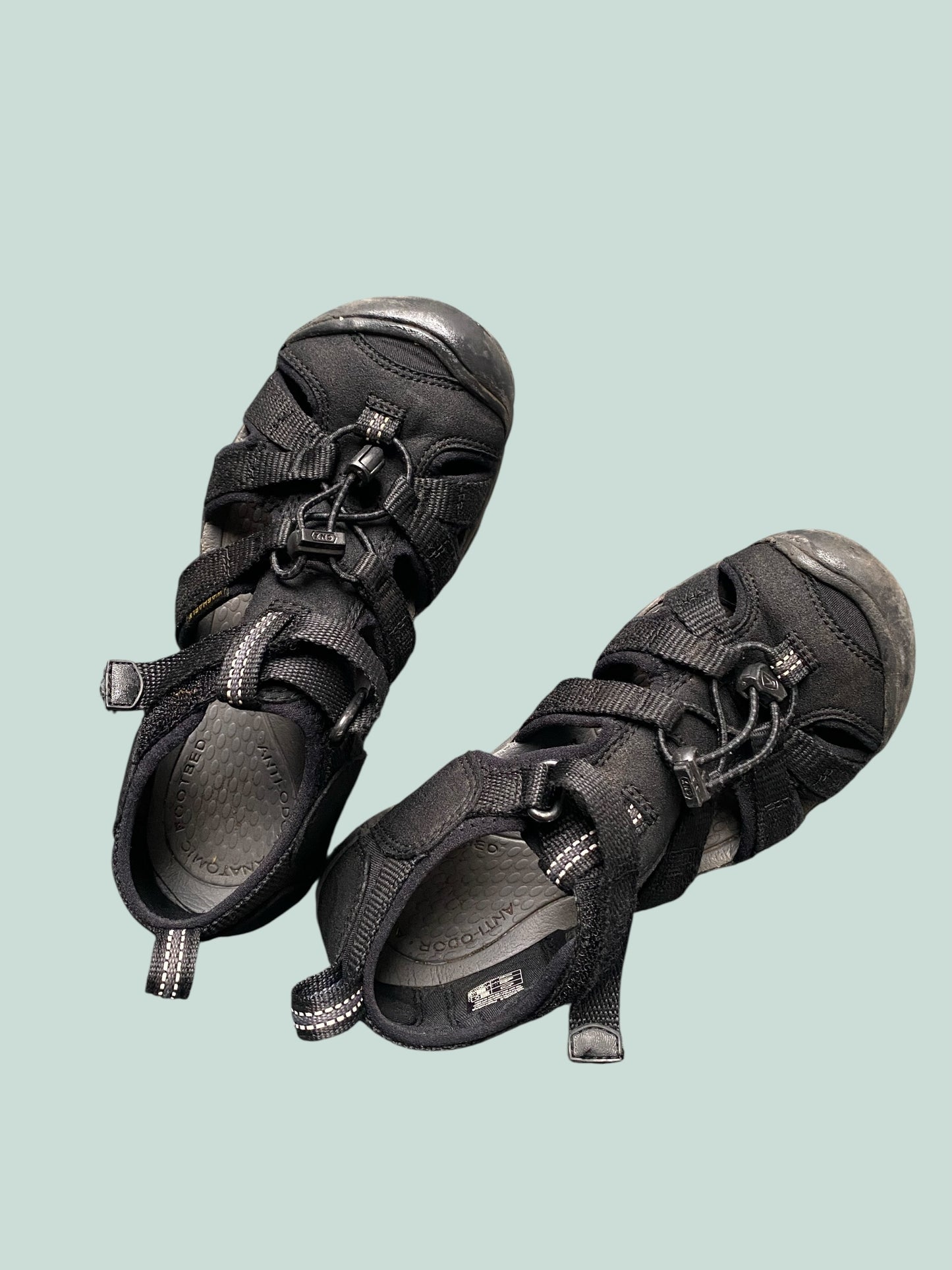 Black velcro sandals 2 US Big Kids | Keen