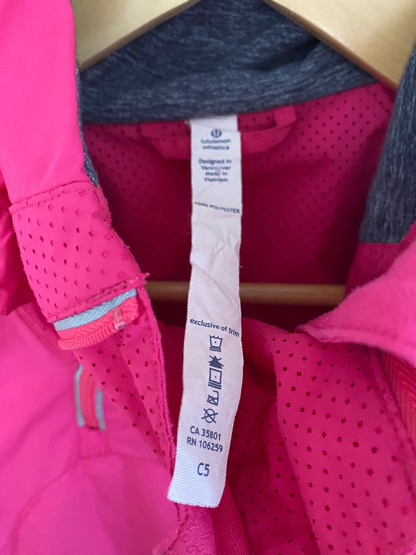 Hot pink running jacket women's 6US | Lululemon