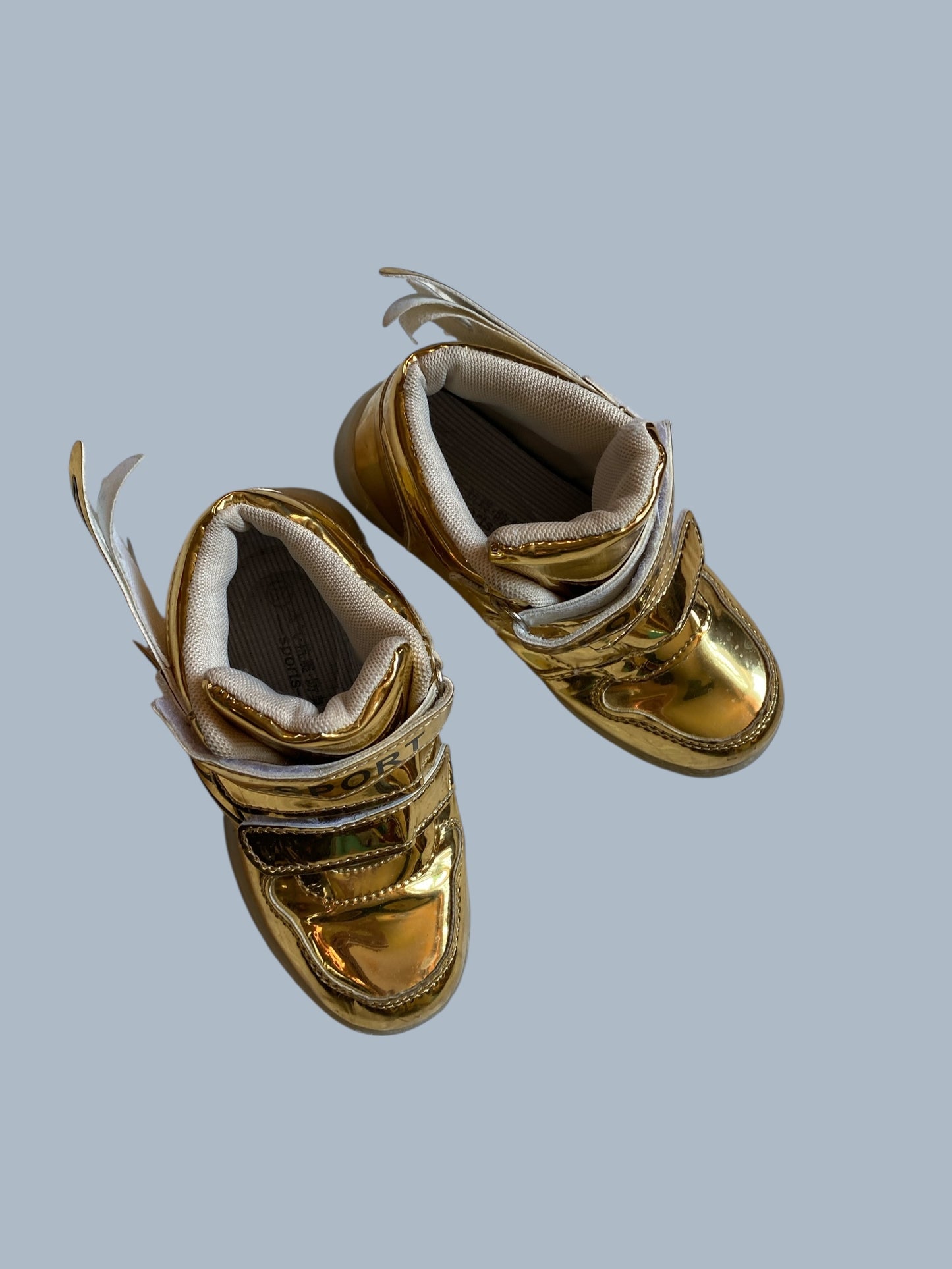 Gold wing sneakers 11 US Little Kids (28 EU)