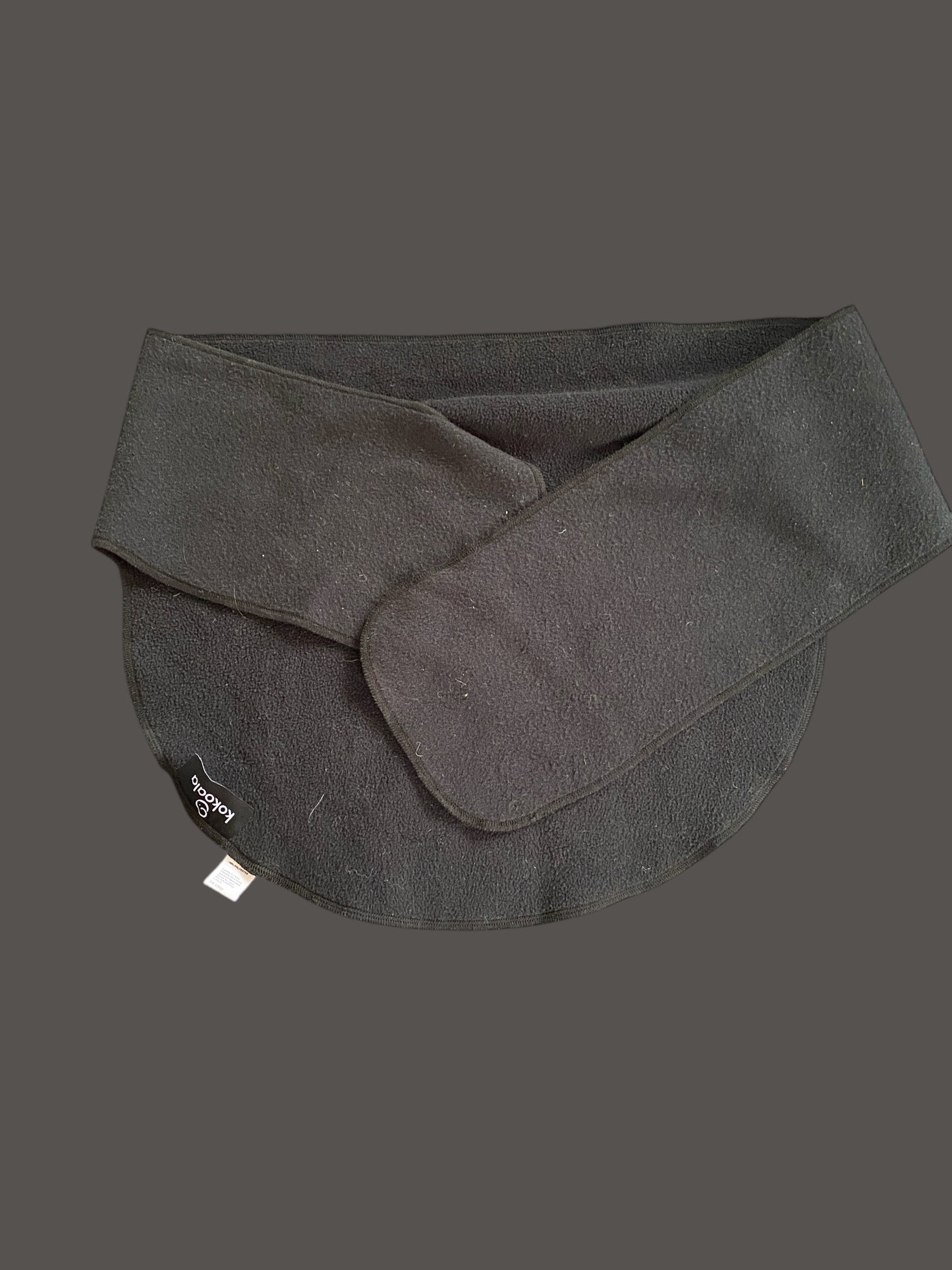 Fleece baby wearing neck garter | Kokoala