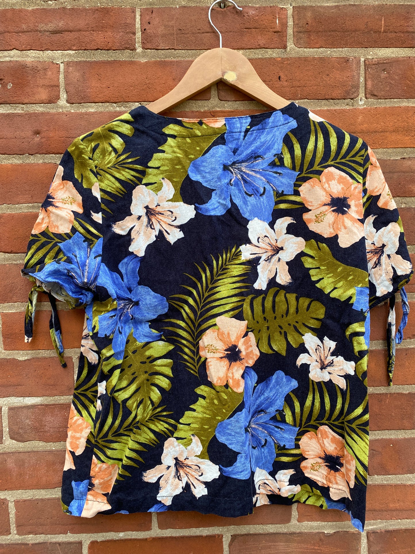 Linen blend flower short sleeve button top, adult medium | Vero Moda