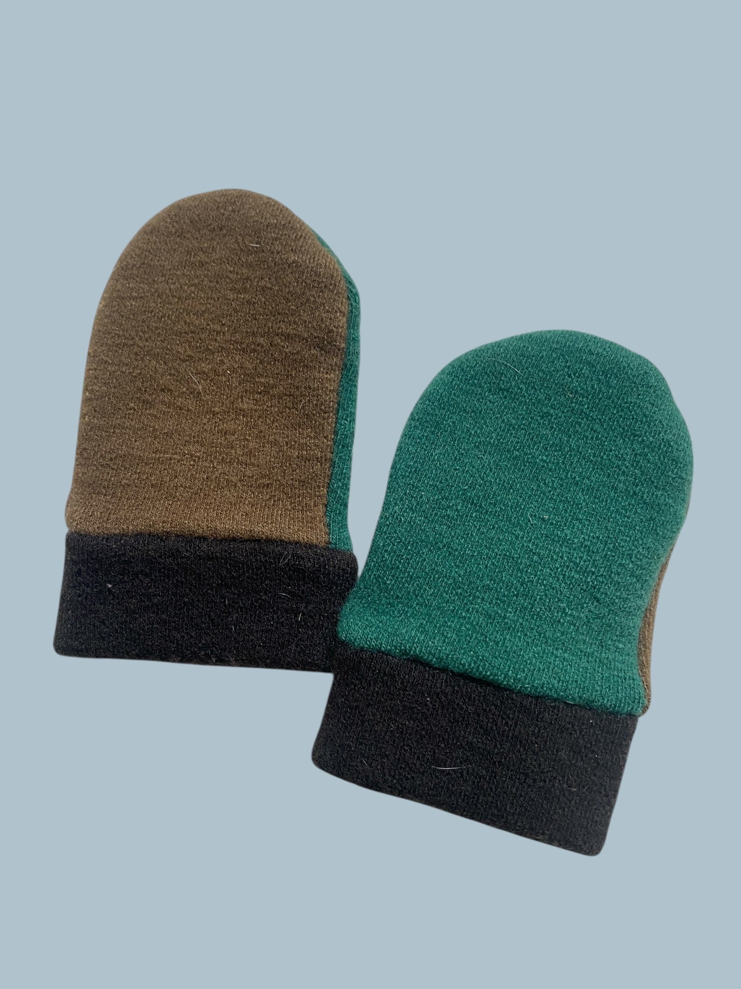 Wool newborn mittens