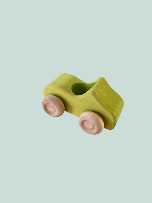 Green wooden car | Grimms