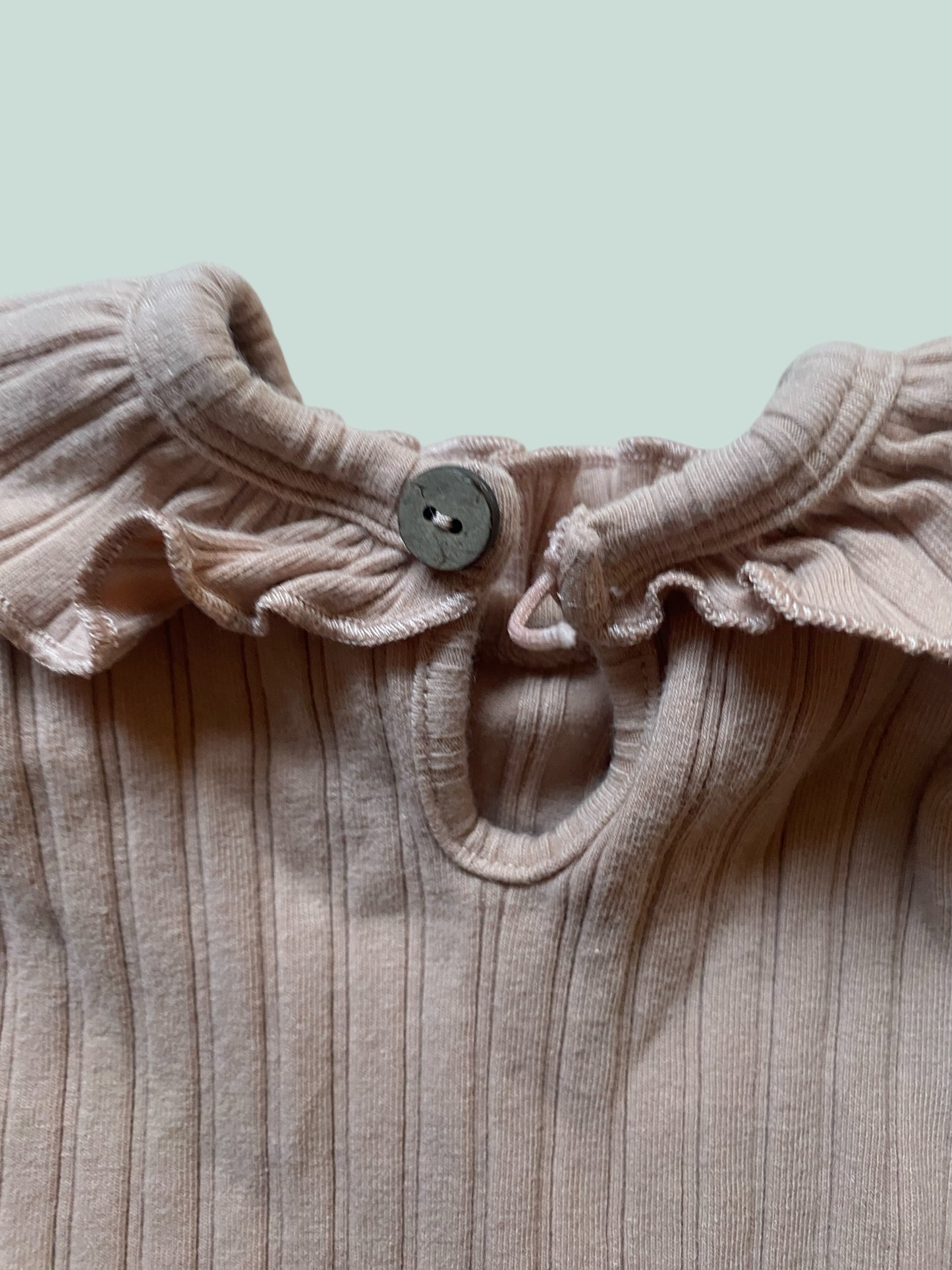 Organic cotton onesie with ruffled collar 0-3m | Rylee + Cru