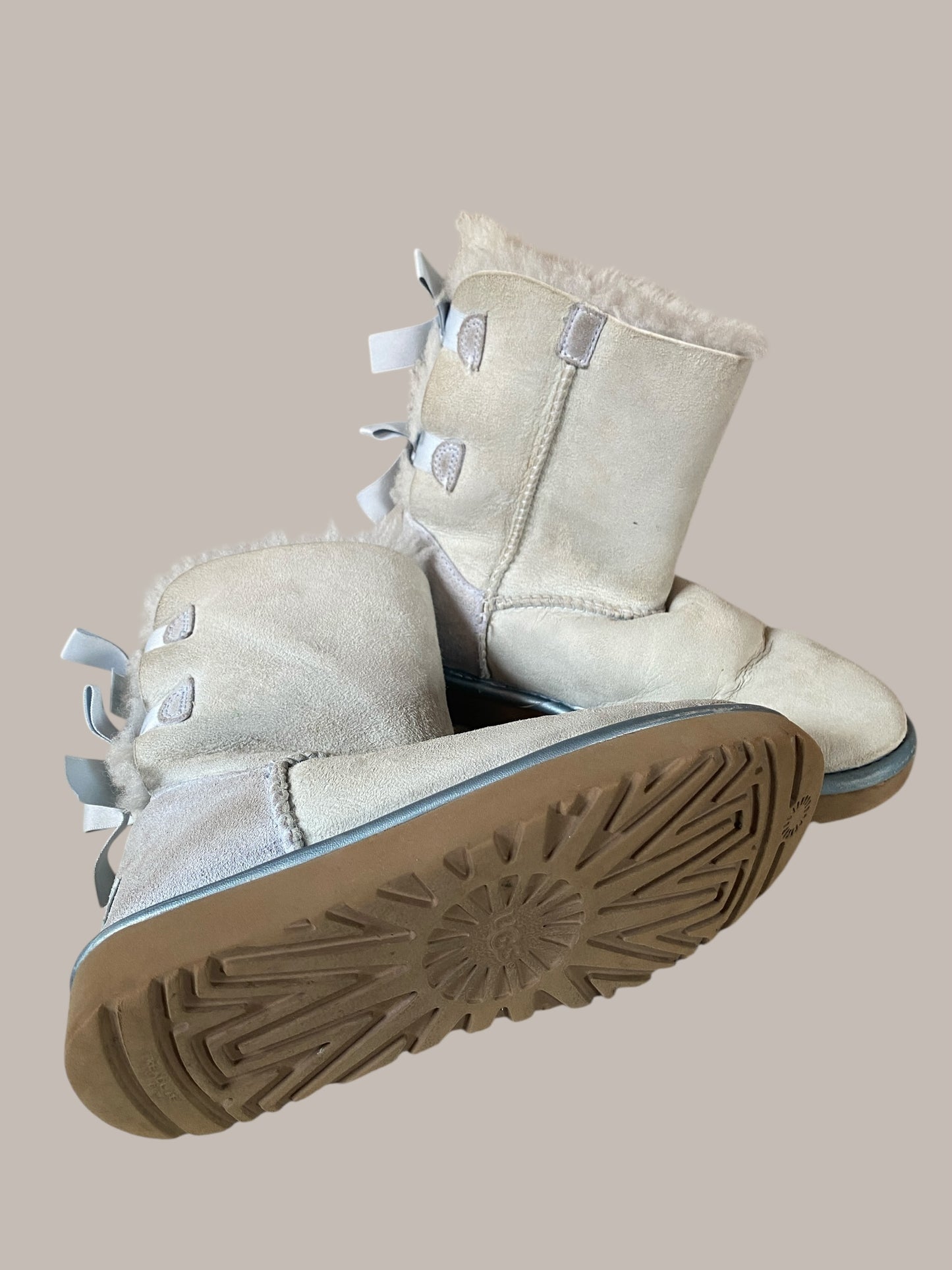 Bailey sheepskin boots with bow 5 US Big Kids | Ugg