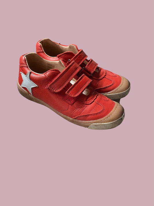 Red leather ‘Jenna’ low top sneaker 1 US Big Kids | Bisgaard
