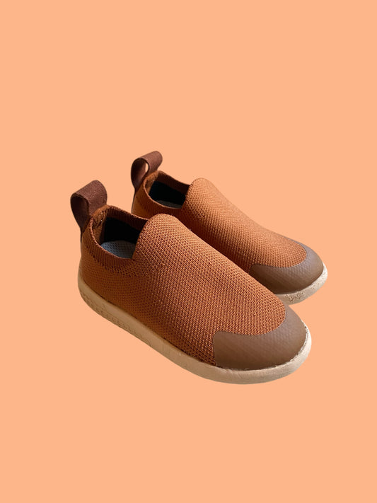 Voyageur nutmeg slip on shoe 5 US Little Kid | Heyfolks