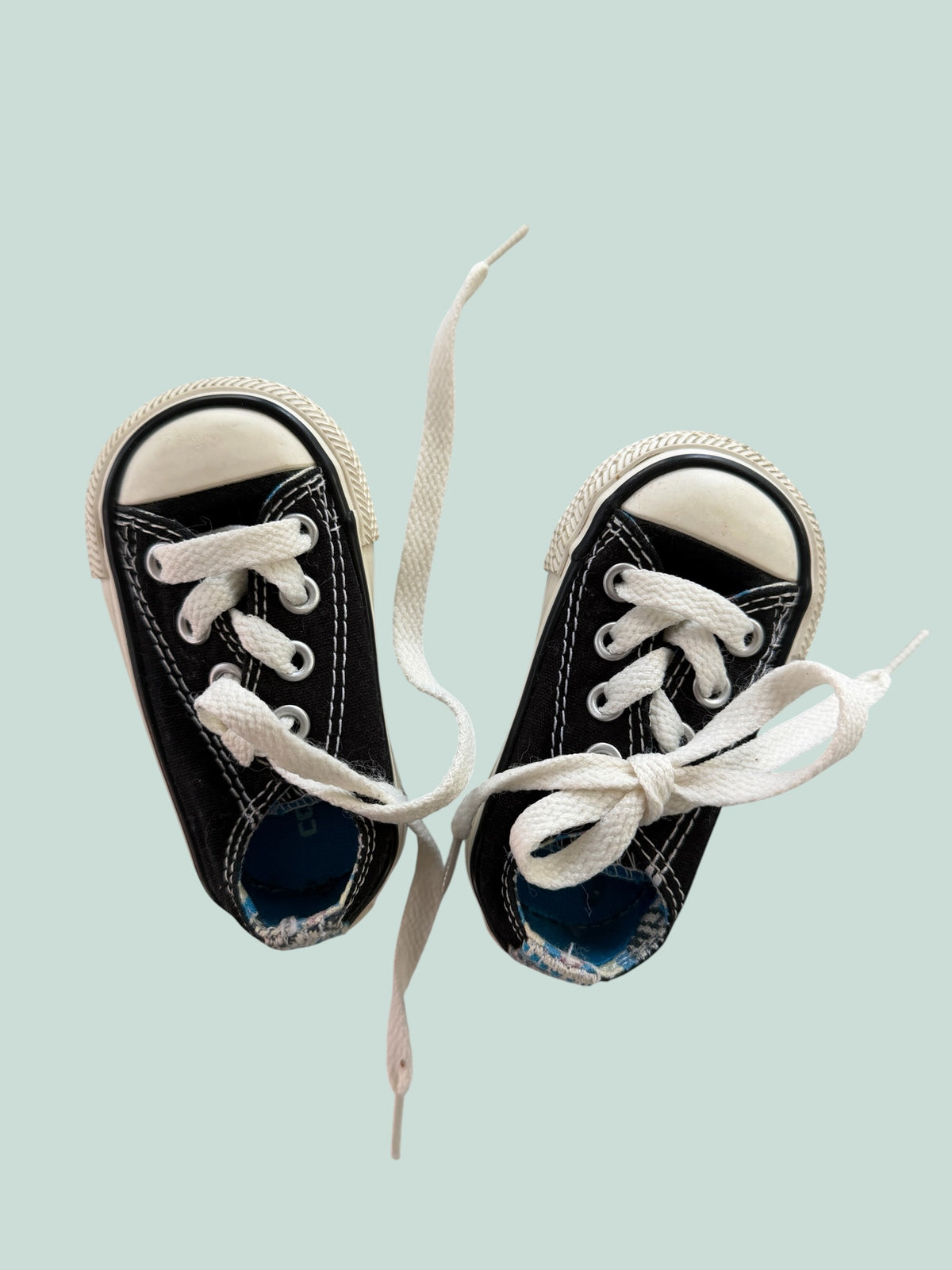 Black canvas sneakers 2US Little Kid