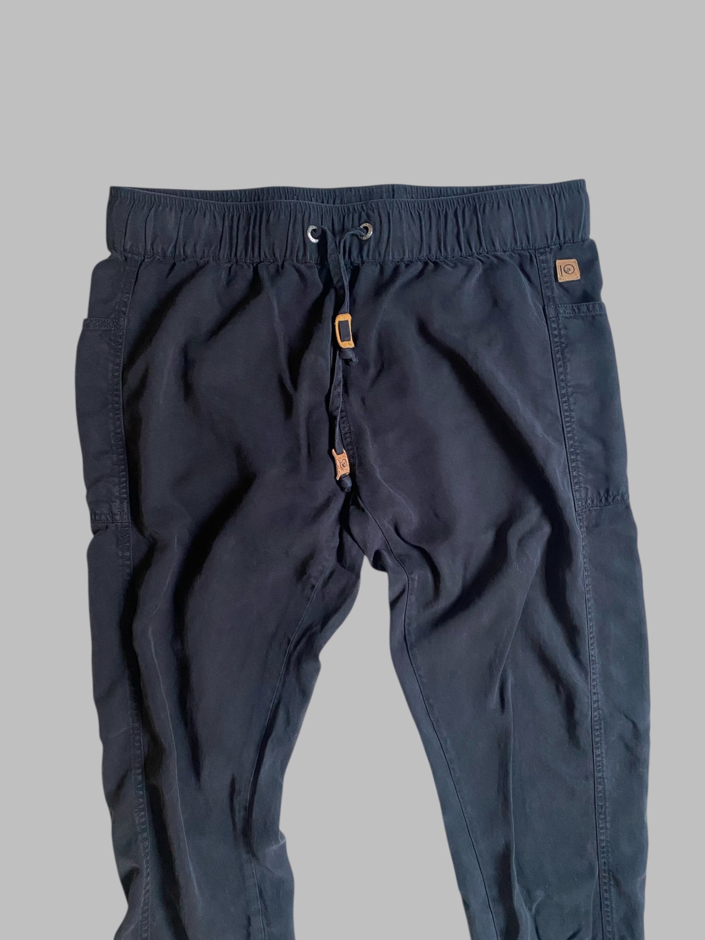 Black tencel Colwood Jogger women's large | Tentree