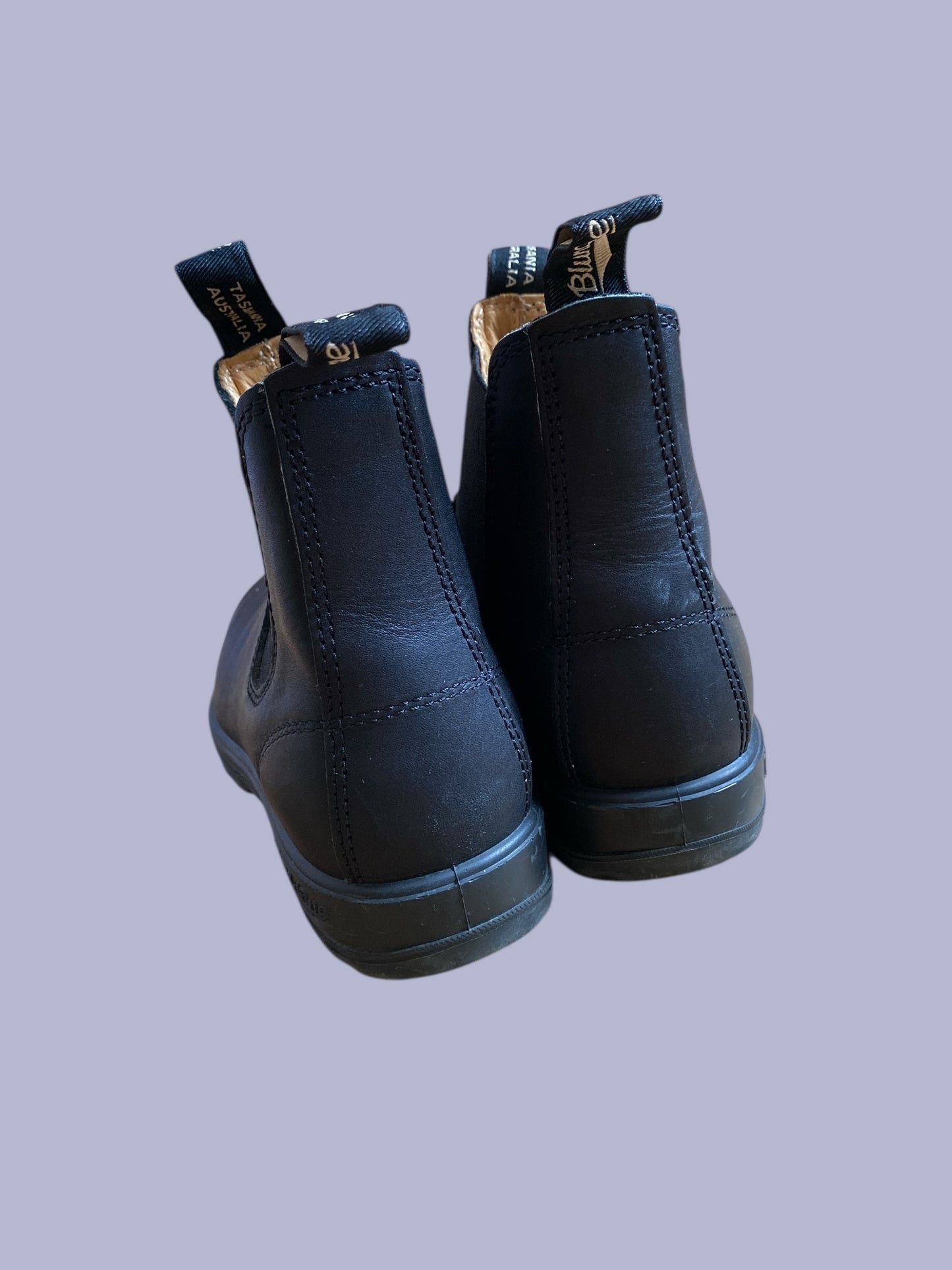 Black leather Chelsea boots women’s 9.5 (40 EU) | Blundstones