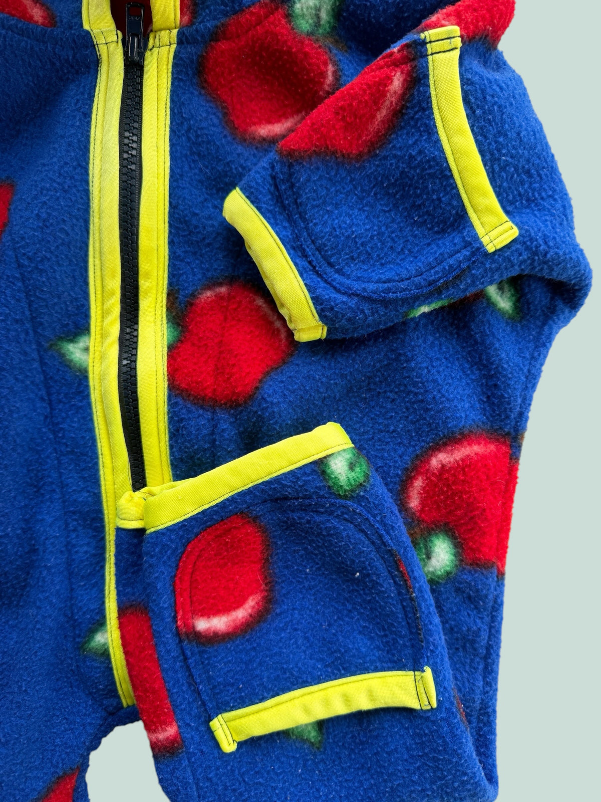 Amazing apple fleece suit ~6-12m