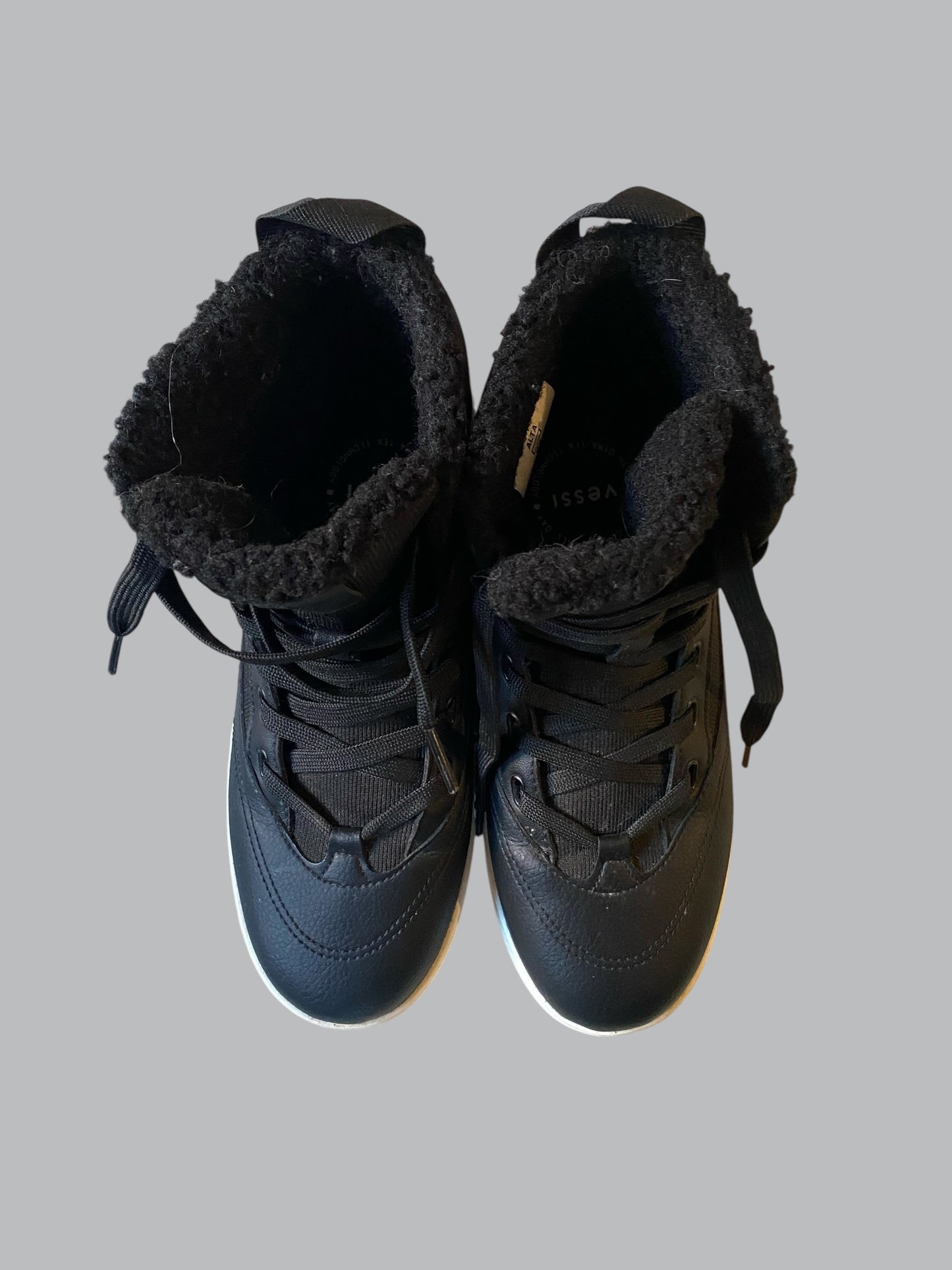 Lightweight waterproof high top winter boots women's 7 US | Vessi