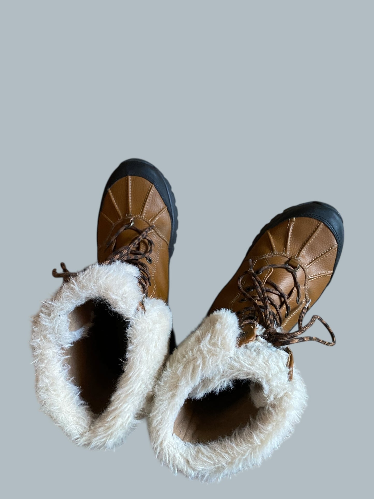 Yose fluff ankle snow boots 11 US women’s | UGG
