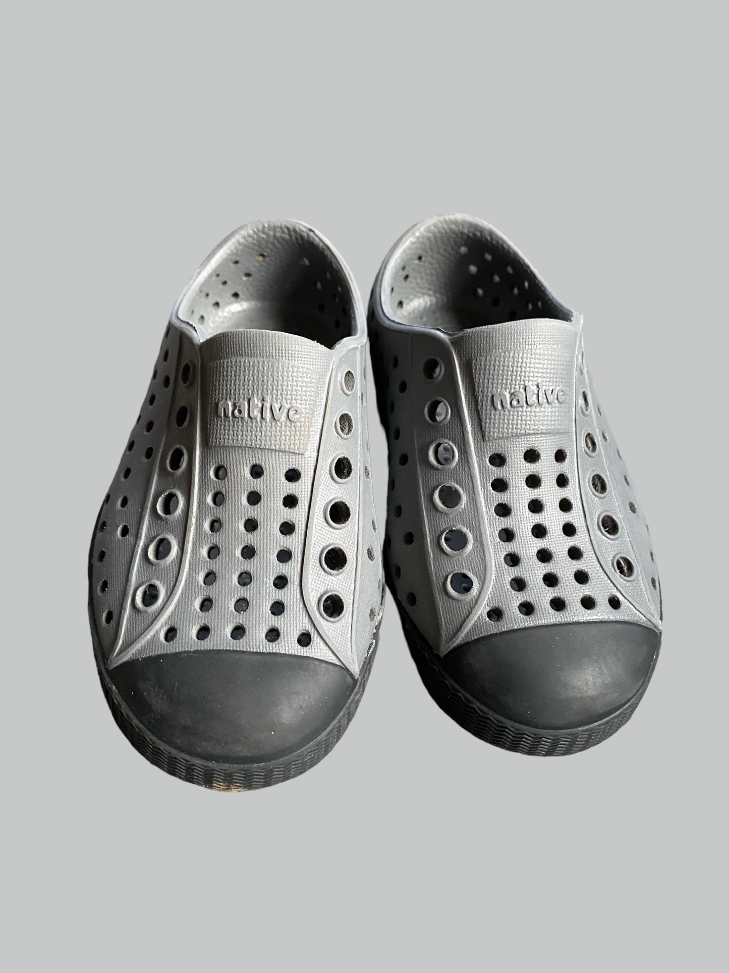 Grey Jefferson sandals 6 US  Little Kid| Native