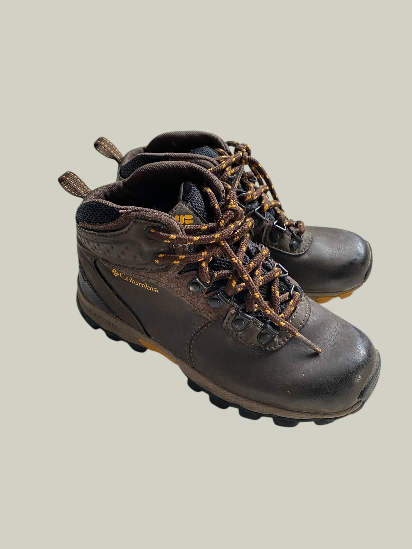 Newton Ridge leather hiking boot 4US Big Kid | Columbia