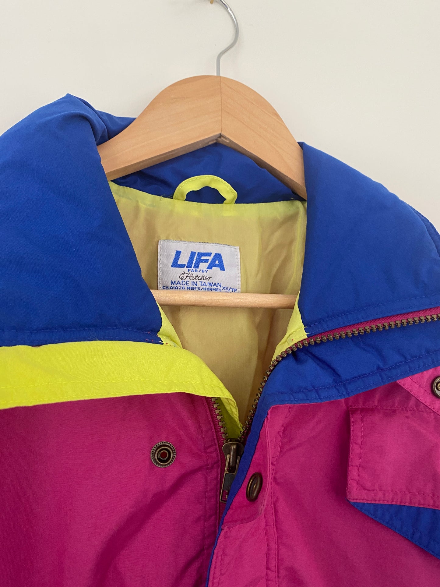 Vintage windbreaker adult small/medium | Lifa