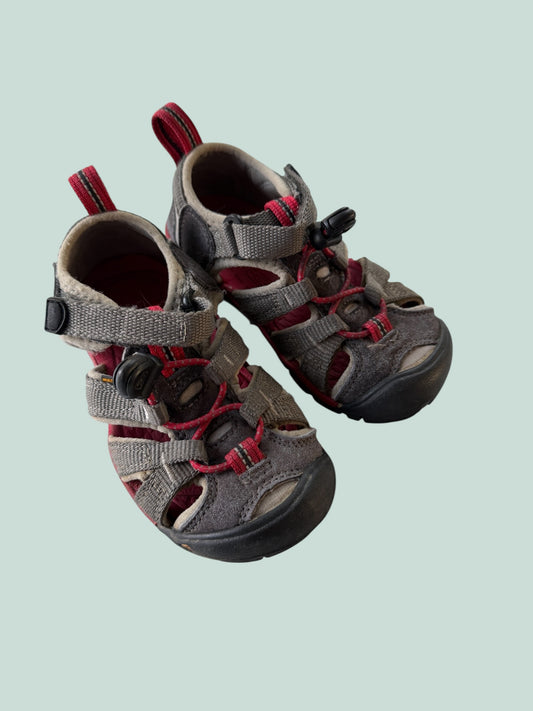 Red and black velcro sandals 9US Little Kids | Keen