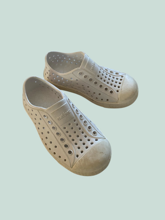 White slip on sandals 8US Little Kid | Native