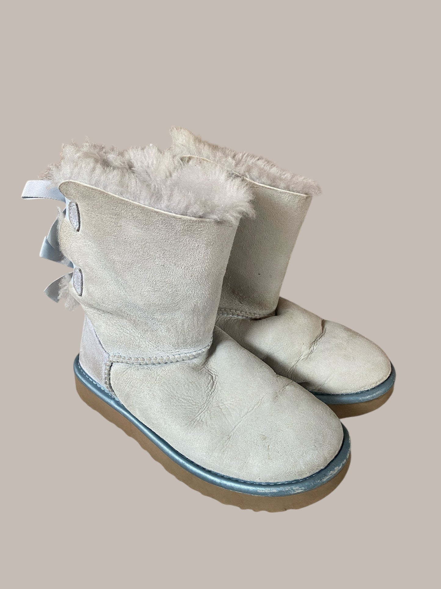 Bailey sheepskin boots with bow 5 US Big Kids | Ugg