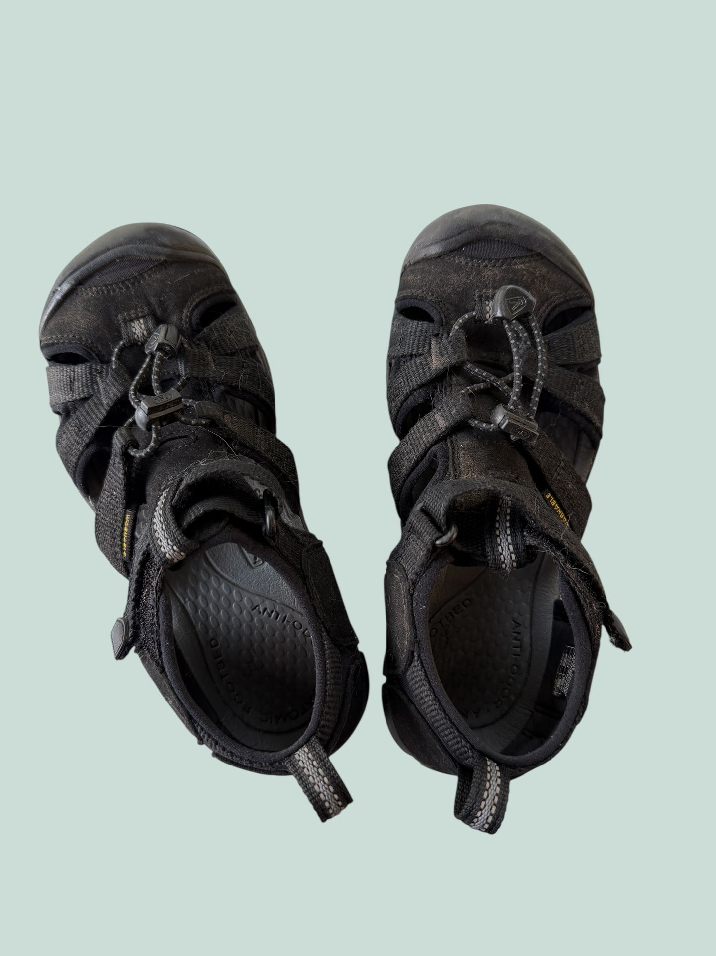Black velcro sandals 2 US Big Kids | Keen