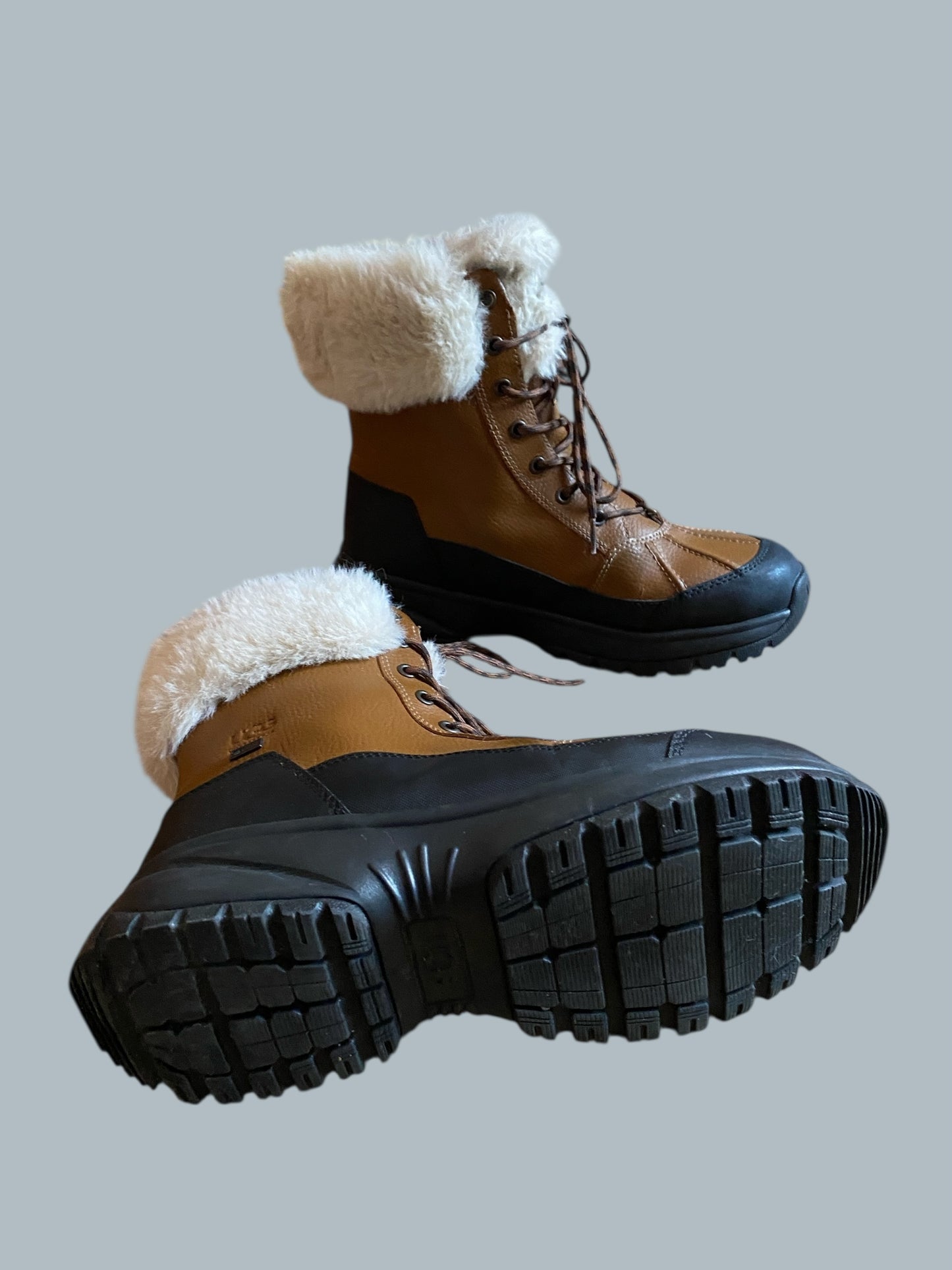 Yose fluff ankle snow boots 11 US women’s | UGG