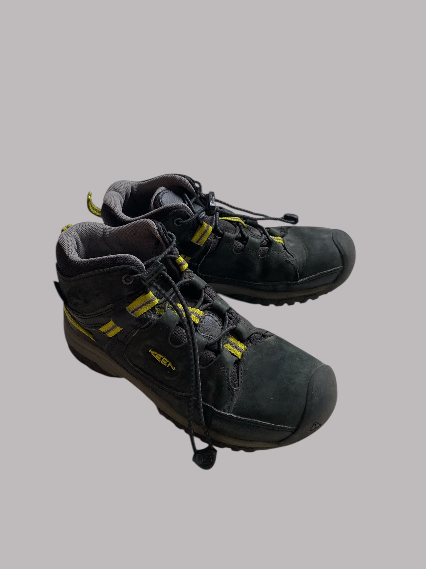Black and yellow hiking boots 2 US Big Kids | Keen
