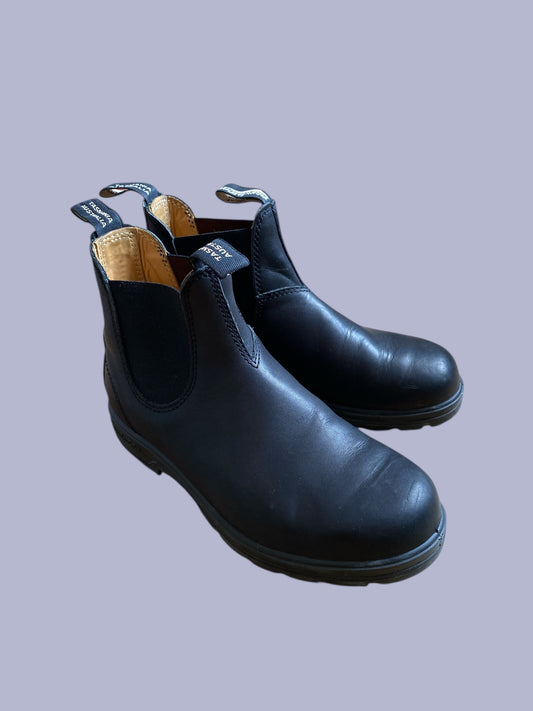 Black leather Chelsea boots women’s 9.5 (40 EU) | Blundstones