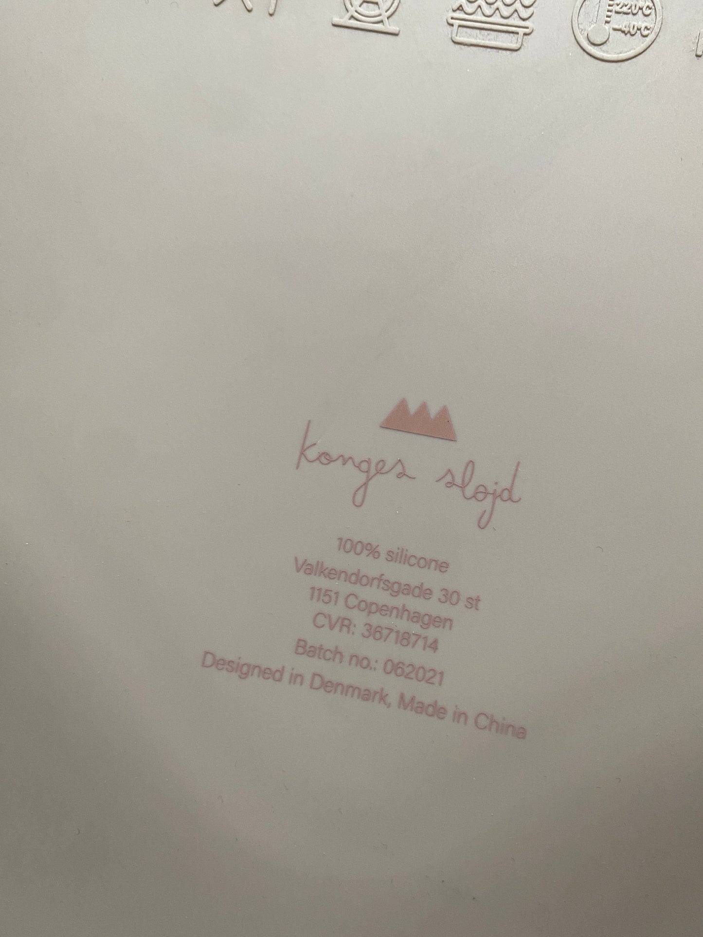 Mint green silicone dinner bowl lemon shape | Konges Slojd