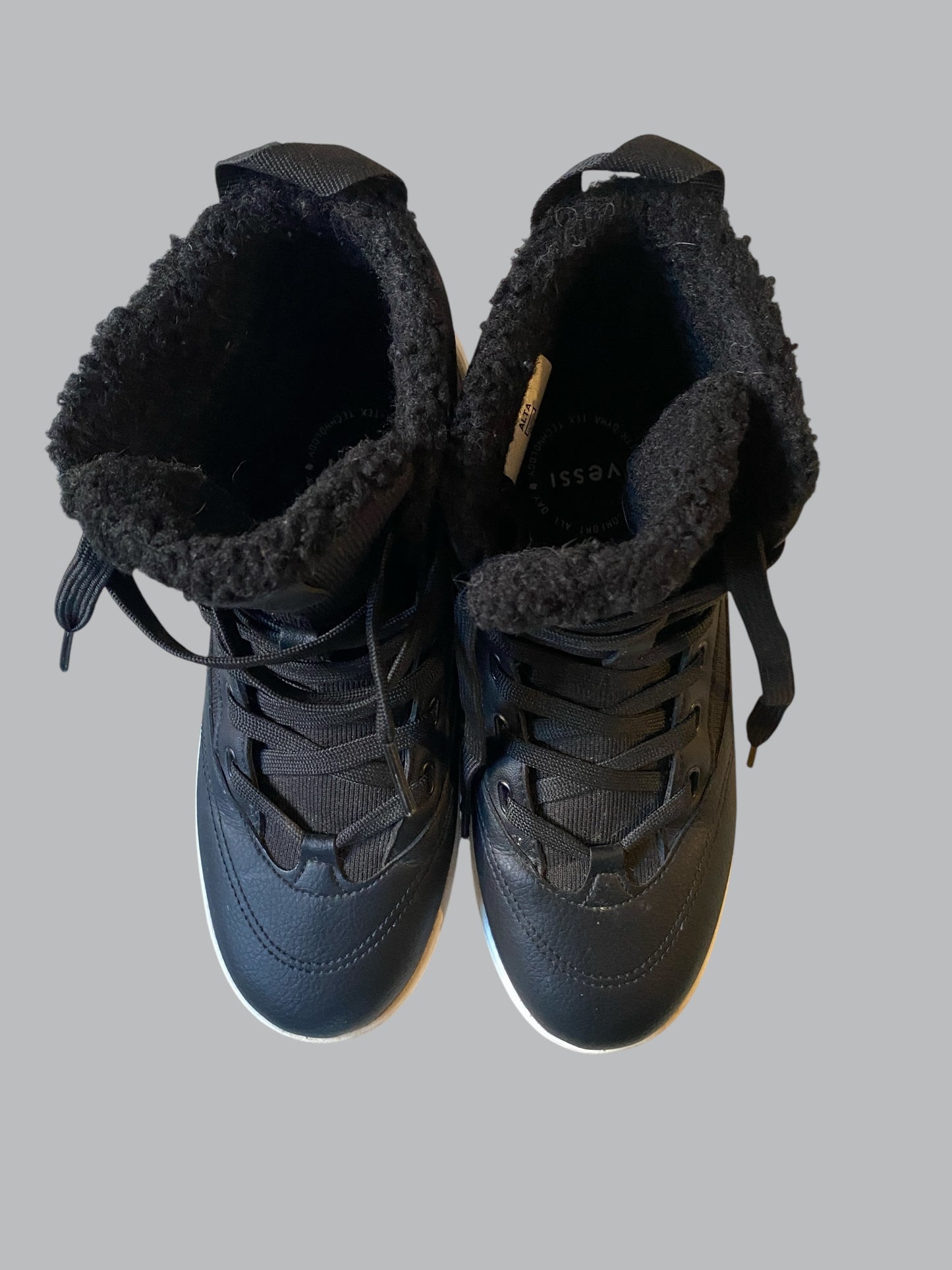 Lightweight waterproof high top winter boots women's 7 US | Vessi