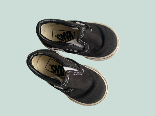 Black baby canvas shoes 4US | Vans