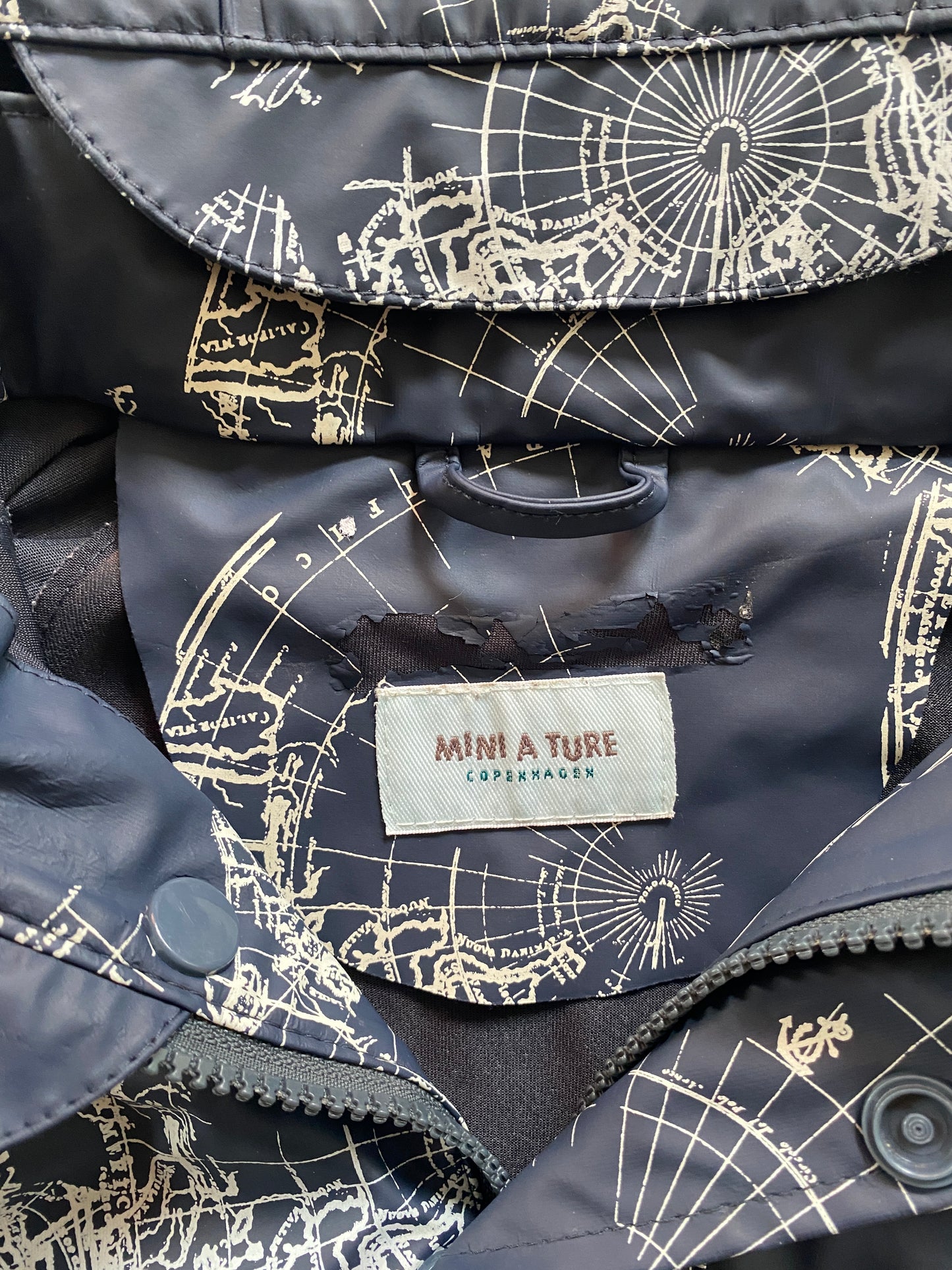 Navy map rain jacket 18m | Mini A Ture