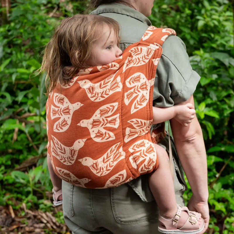 Lark Kid Carrier in Wren Print - short | Hope & Plum