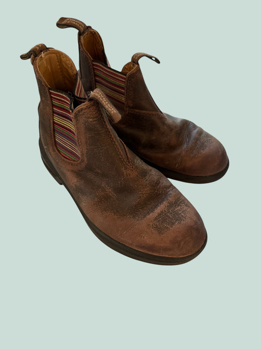 Leather chelsea boots 4US Big Kids (3 AUS) | Blundstones