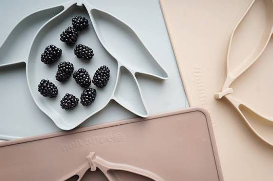 Mint green silicone dinner bowl lemon shape | Konges Slojd