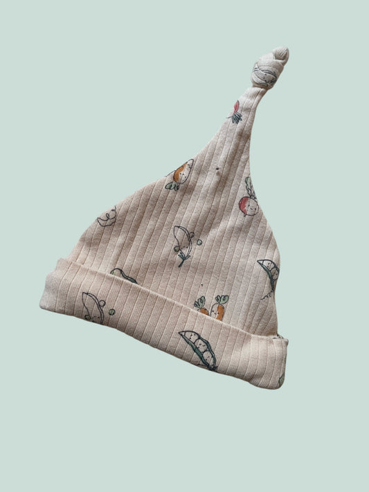 Organic cotton vegetable baby hat 6-9m | Rabbit + Bear