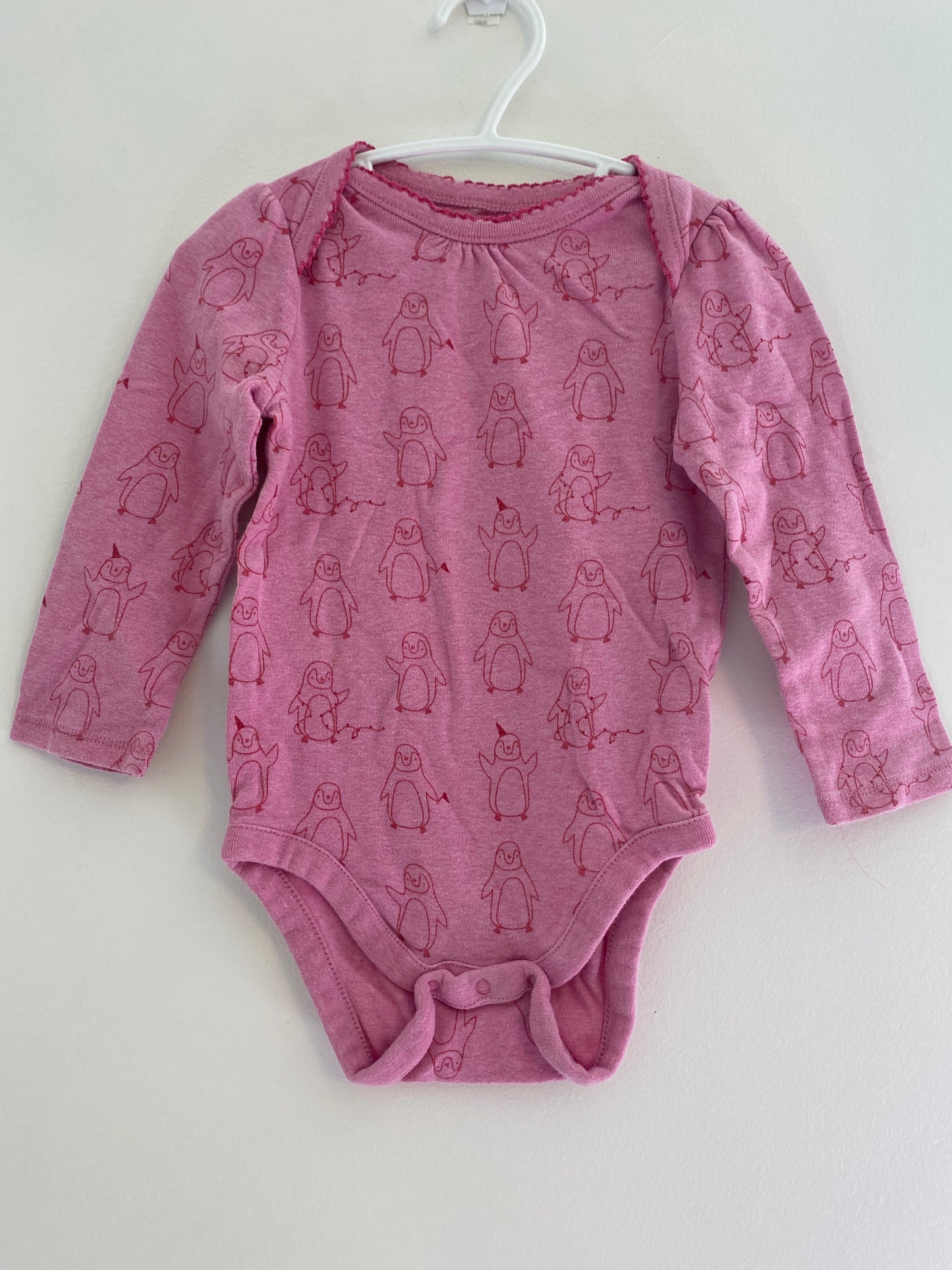 Penguin onesie 18m / Gap
